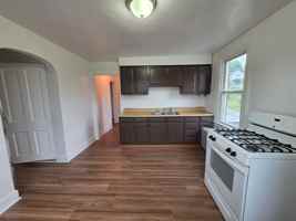 featured image of 703 1/2 Waddell Ave