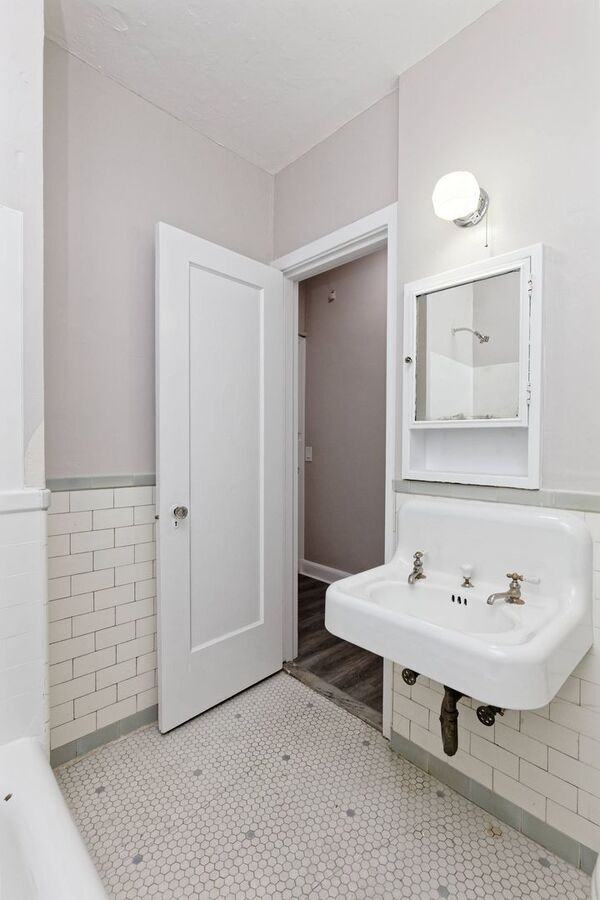 2709 Dwight Way Bishop - Photo 5 of 13