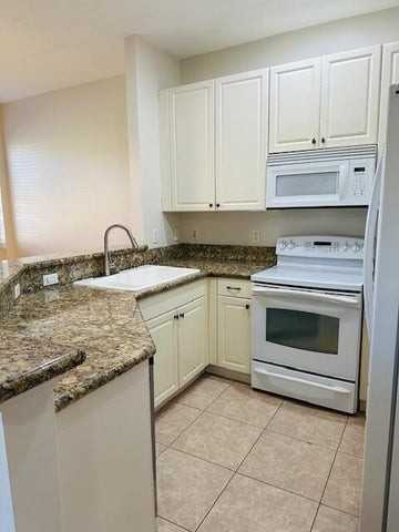 4390 Berkshire Wharf Drive - Photo 4 of 8