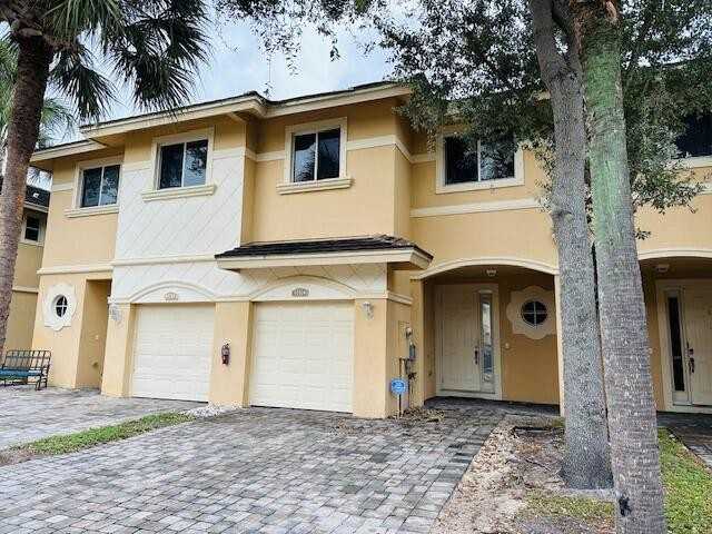 4390 Berkshire Wharf Drive - Photo 3 of 8