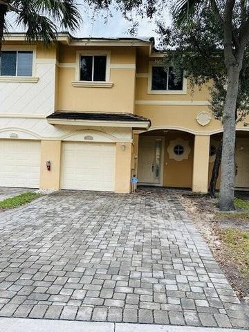 4390 Berkshire Wharf Drive - Photo 2 of 8