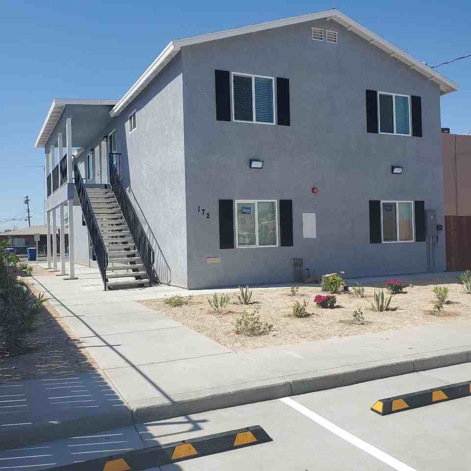 172 W Alamo St