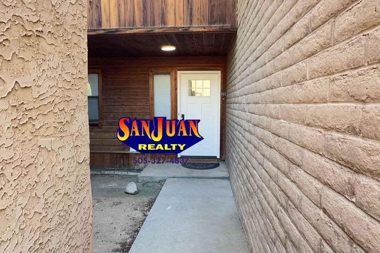 1066 E Navajo St