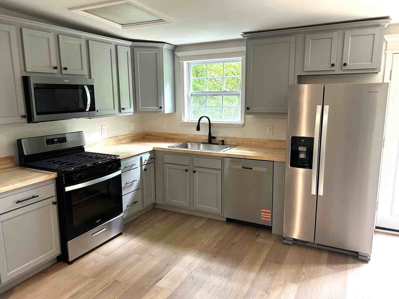 425 E Walnut St - Photo 2 of 13
