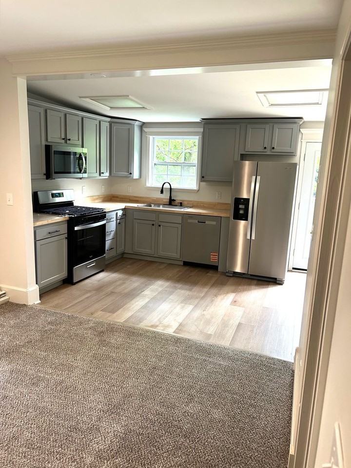 425 E Walnut St - Photo 3 of 13