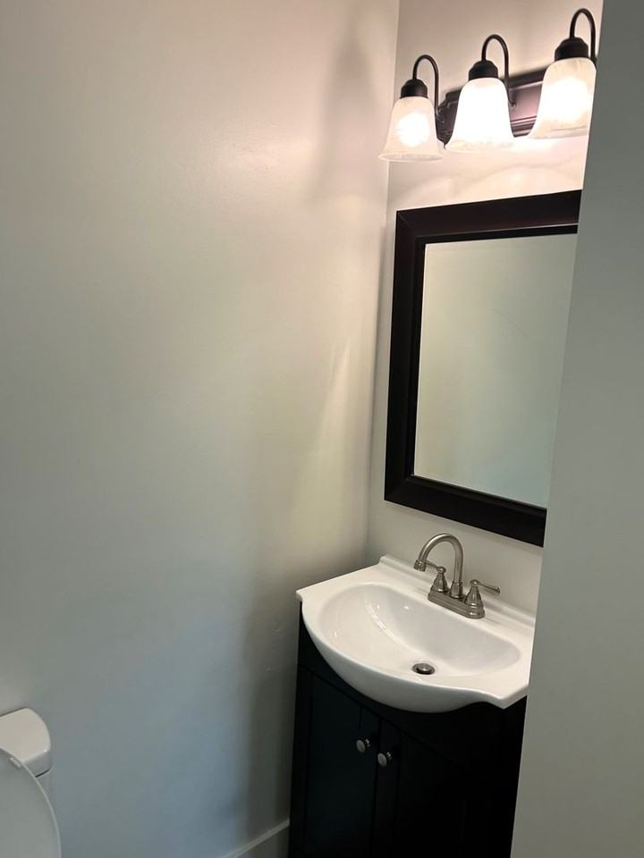 425 E Walnut St - Photo 6 of 13