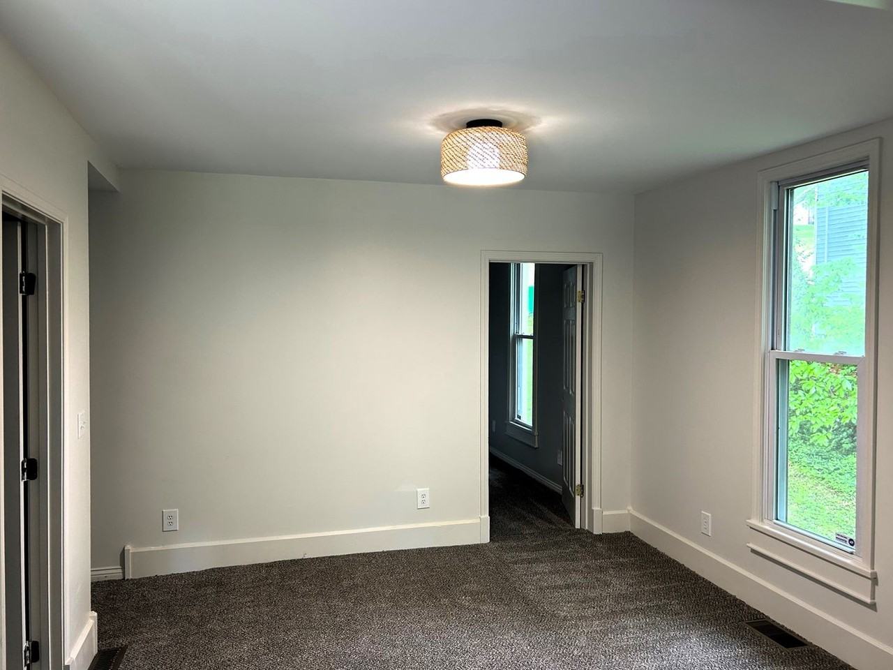 425 E Walnut St - Photo 7 of 13