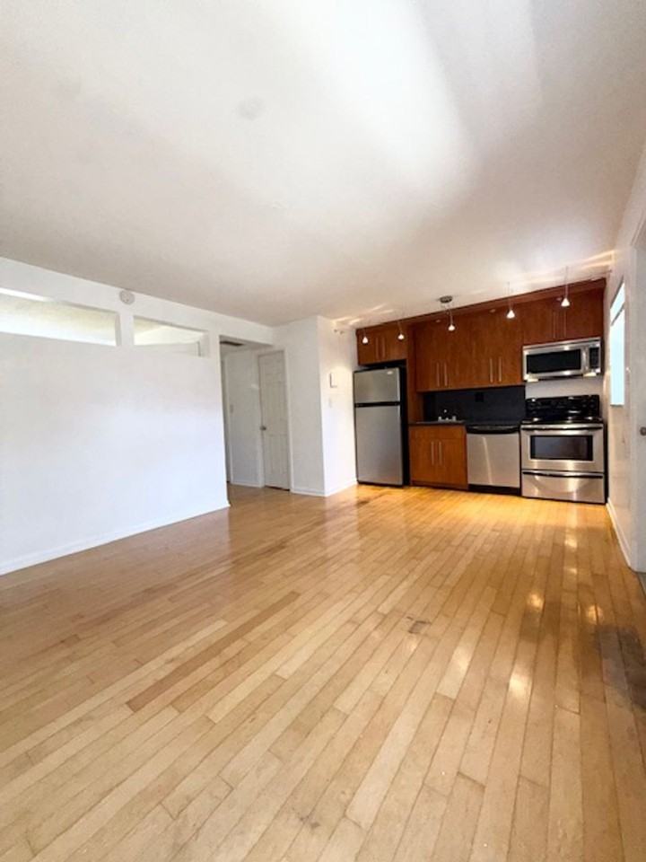 1523 Catherine St #18 - Photo 3 of 29