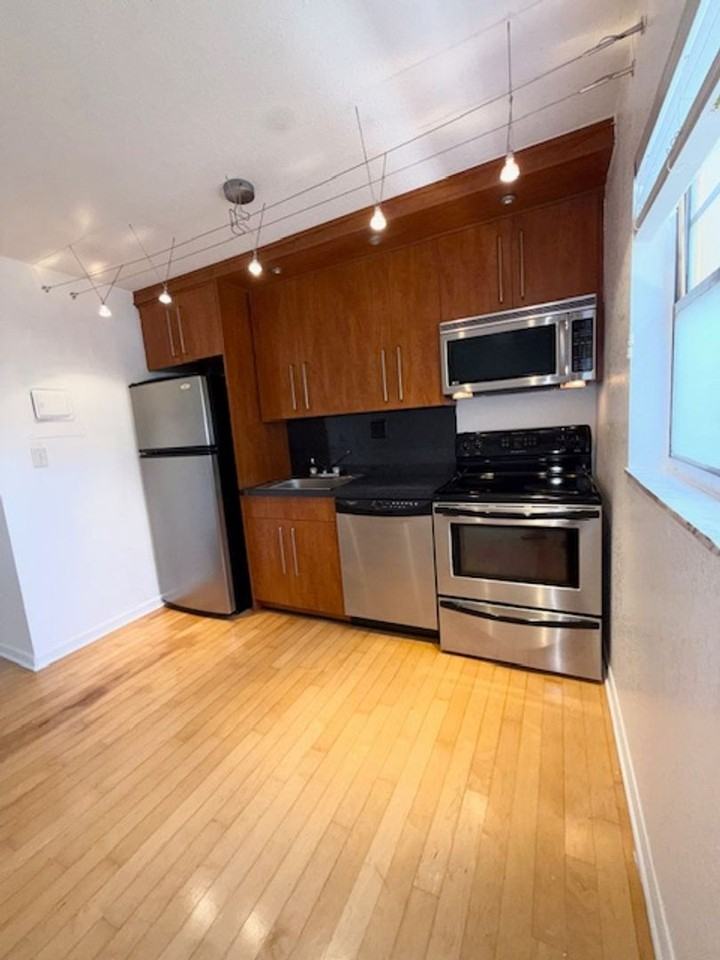 1523 Catherine St #18 - Photo 4 of 29