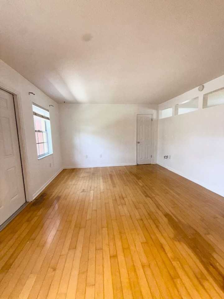 1523 Catherine St #18 - Photo 6 of 29