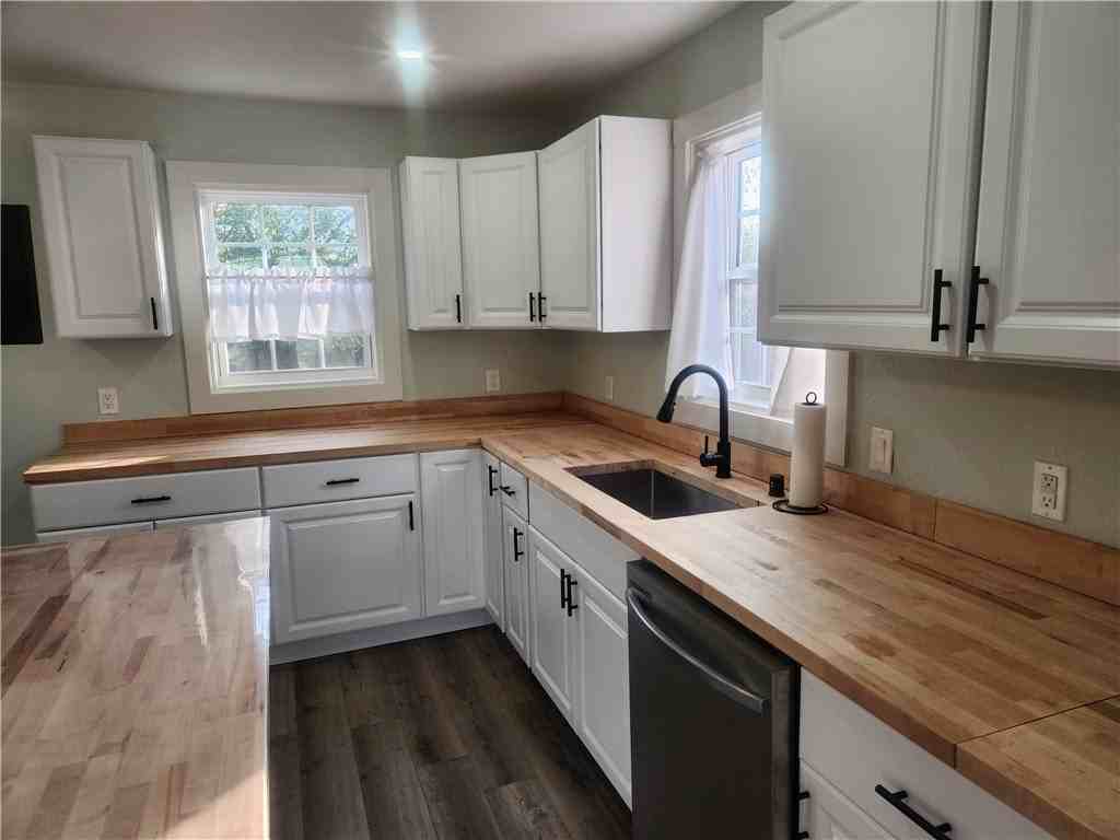 306 Hays St - Photo 6 of 22
