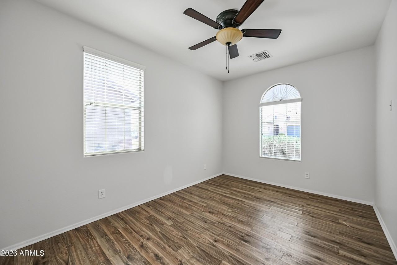 23862 W Gibson Ln - Photo 4 of 33
