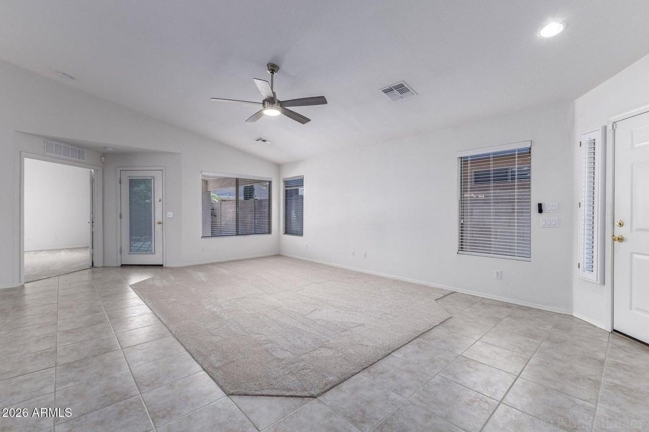 15847 W Saguaro Ln - Photo 3 of 15