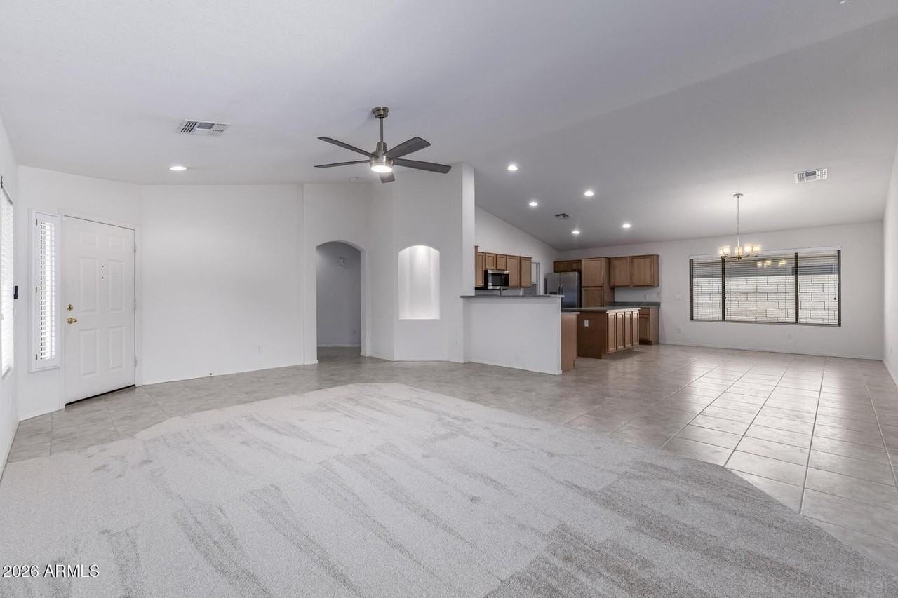 15847 W Saguaro Ln - Photo 4 of 15