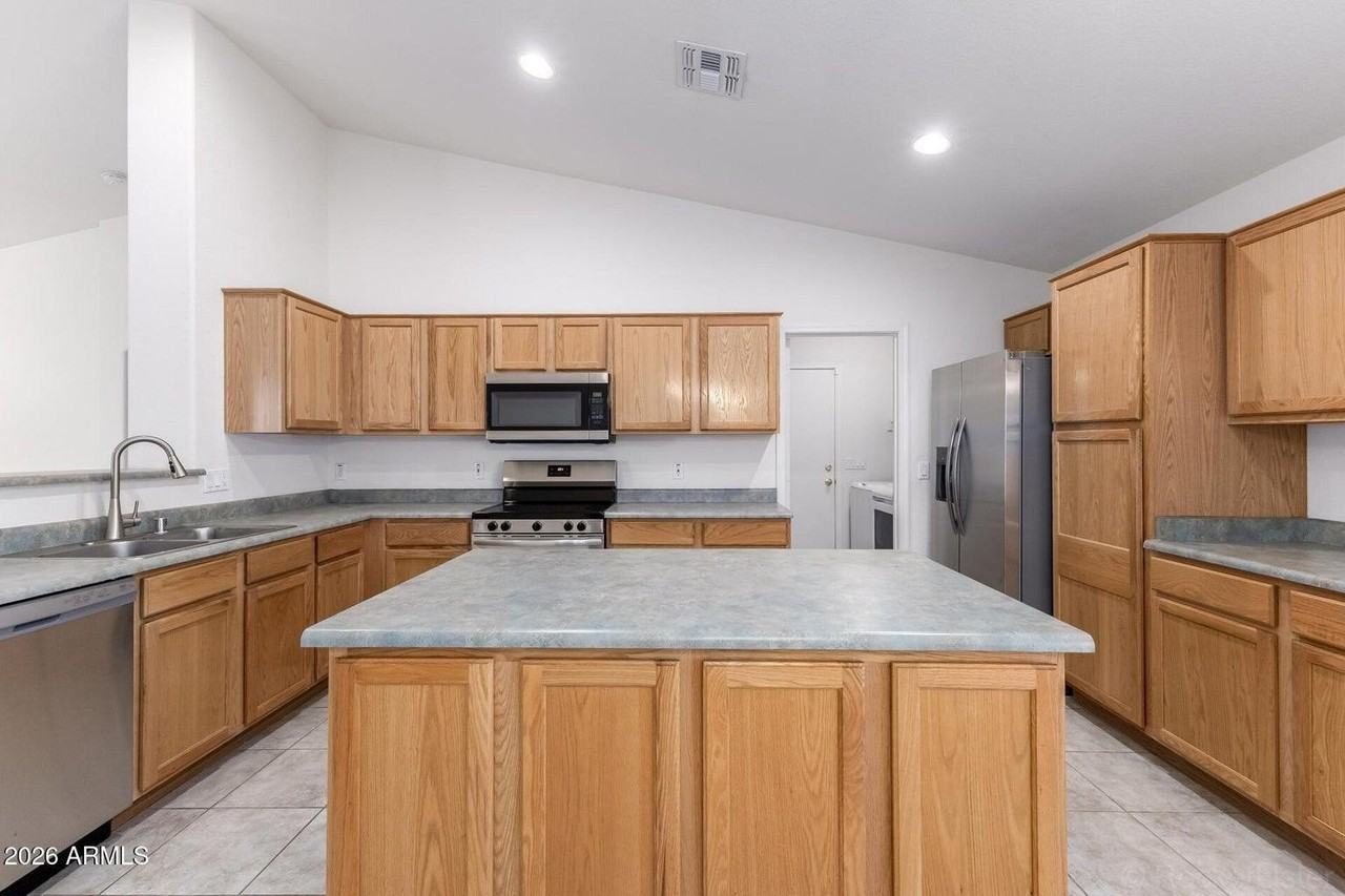 15847 W Saguaro Ln - Photo 6 of 15