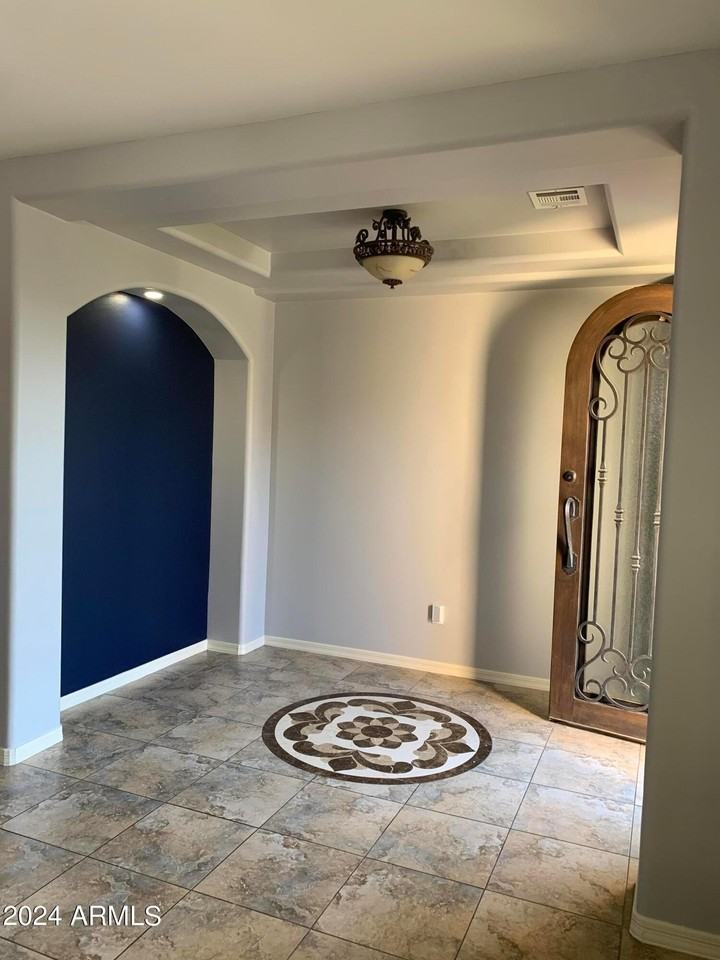 2219 E Wisteria Dr - Photo 3 of 40