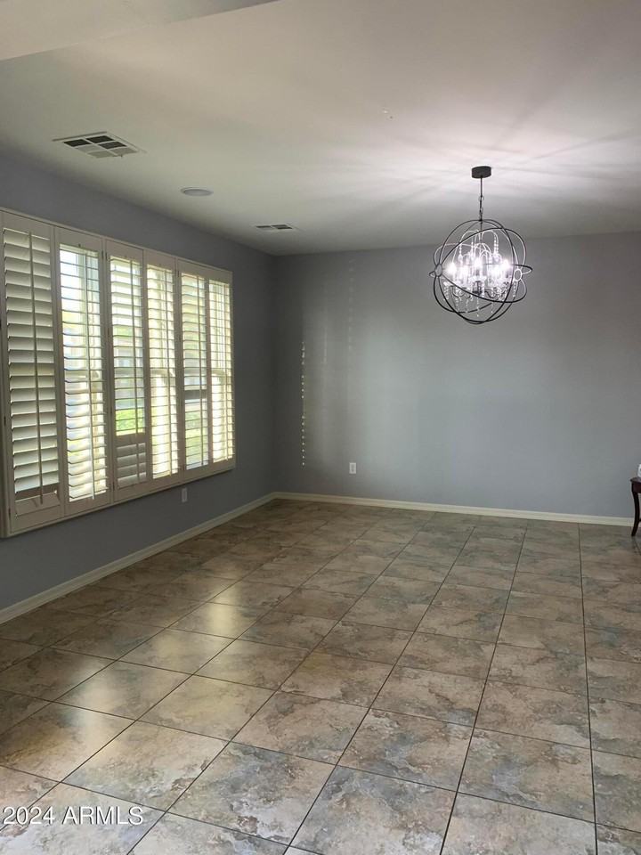 2219 E Wisteria Dr - Photo 4 of 40