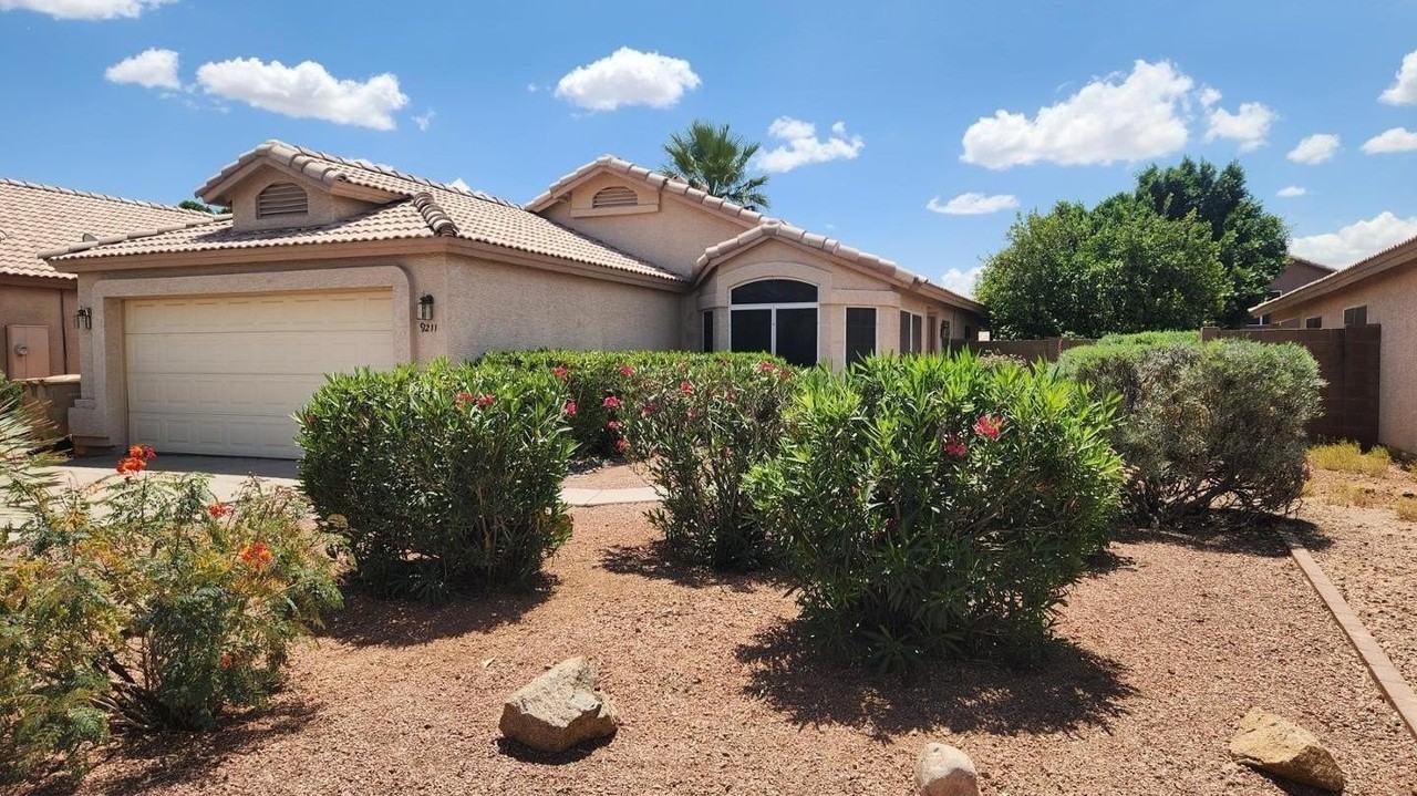 9211 W Sandra Ter - Photo 3 of 21