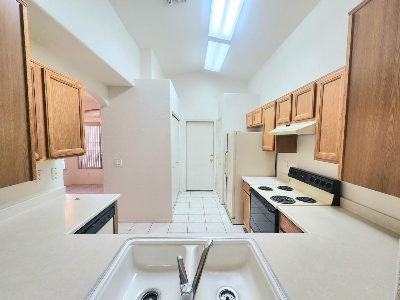 9211 W Sandra Ter - Photo 7 of 21