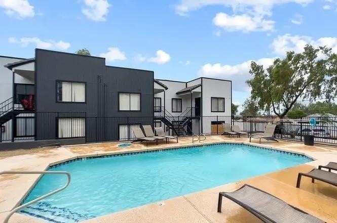 1735 W Cortez St #110 - Photo 6 of 17