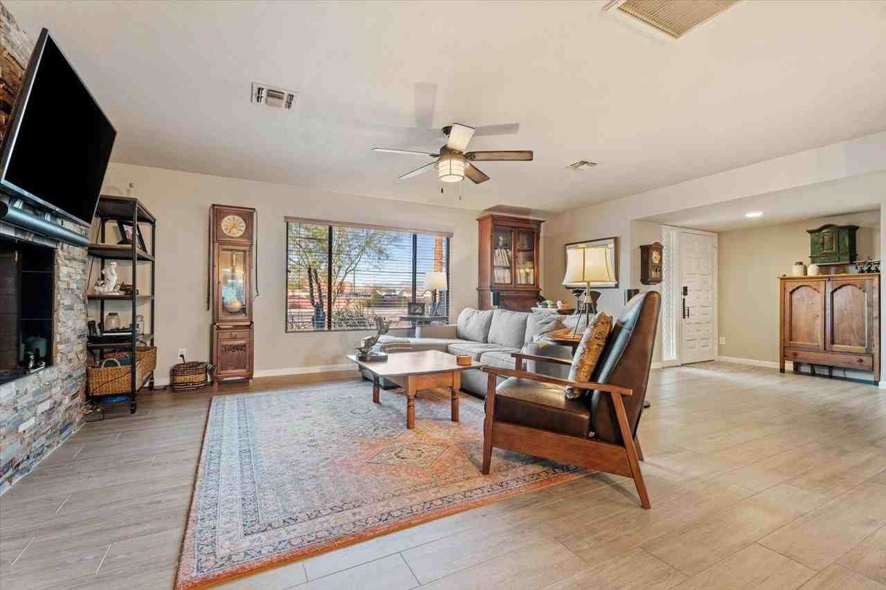 8543 E Jackrabbit Rd - Photo 6 of 31