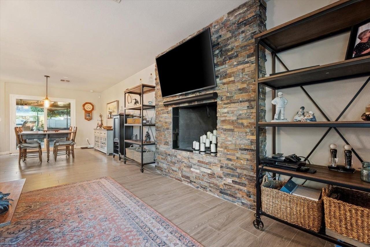 8543 E Jackrabbit Rd - Photo 7 of 31
