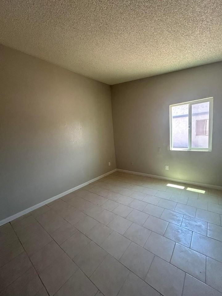 2524 S Yavapai Rd #4 - Photo 2 of 8