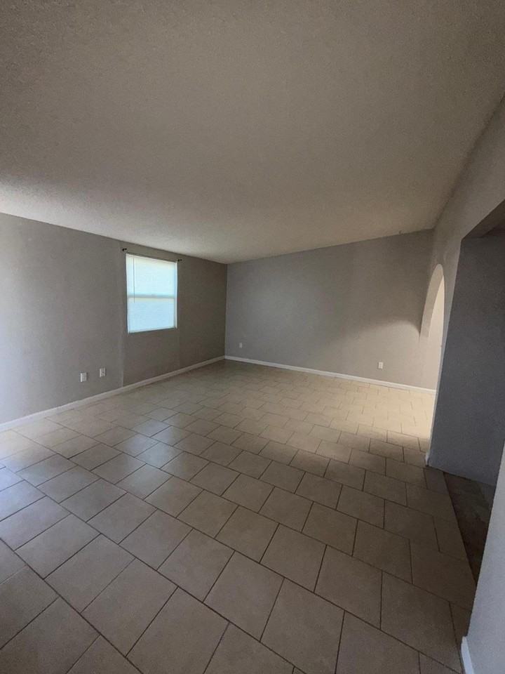 2524 S Yavapai Rd #4 - Photo 6 of 8