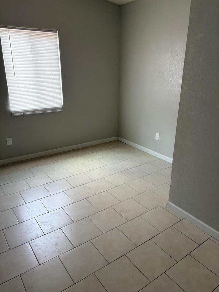 2524 S Yavapai Rd #4 - Photo 7 of 8