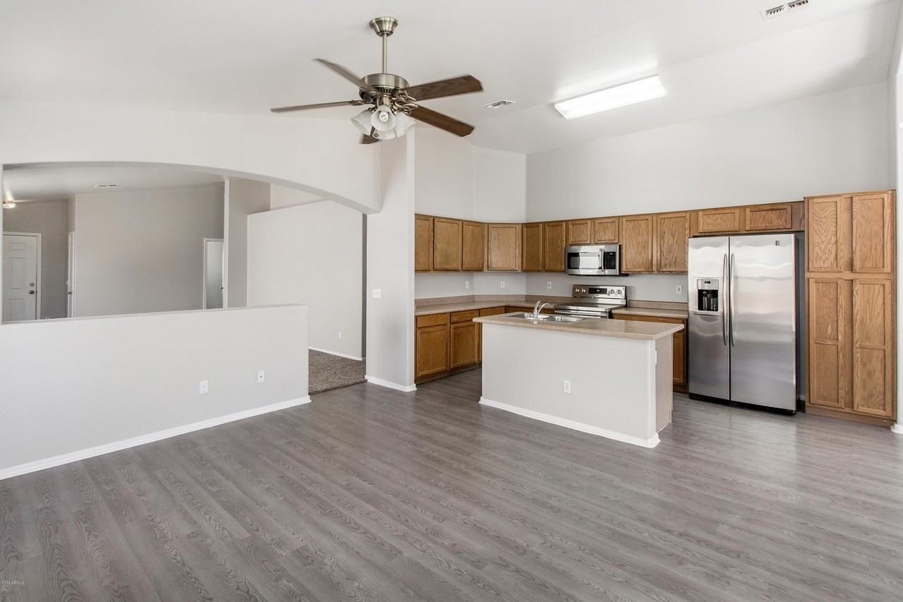 1478 E 10th Pl - Photo 4 of 14