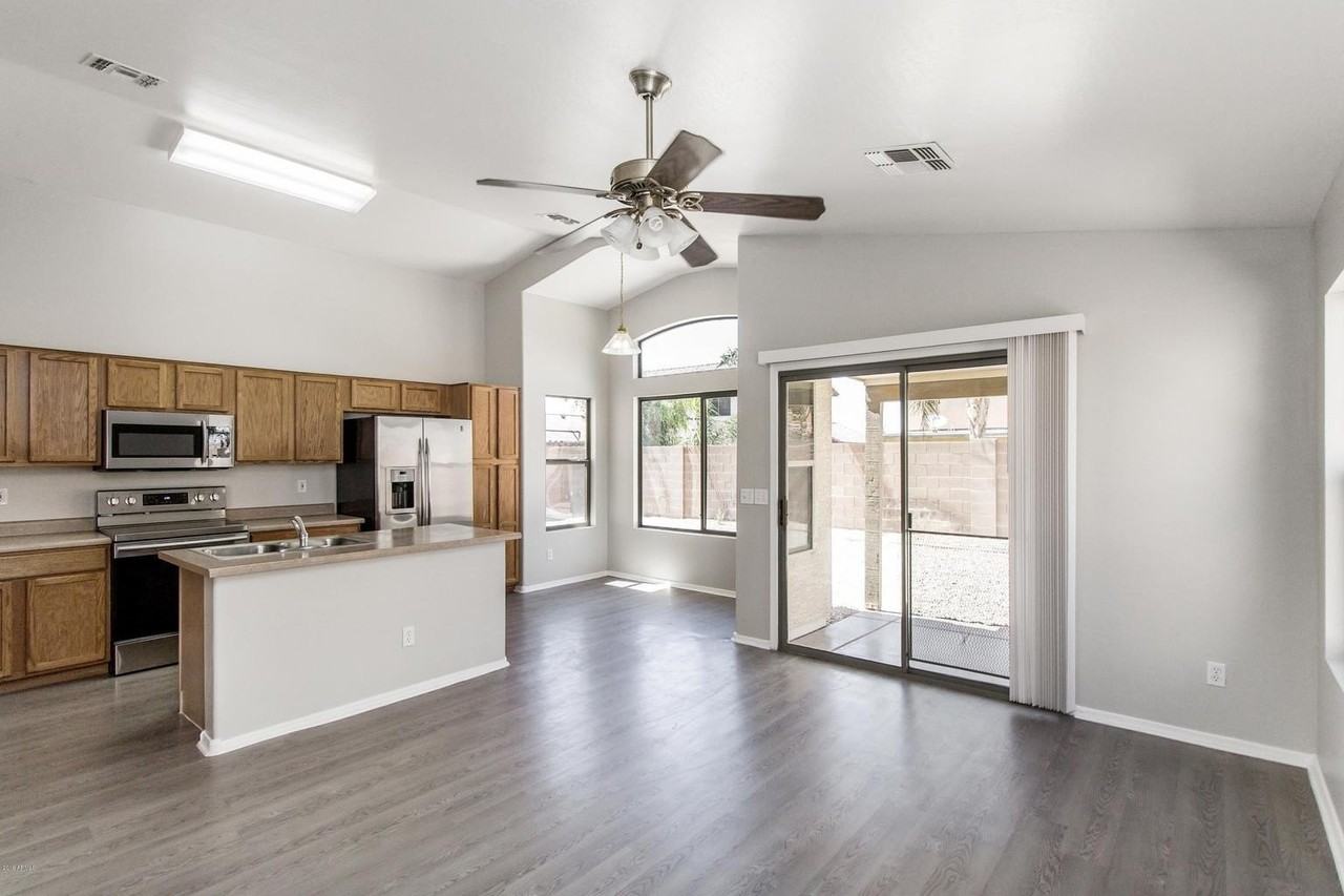1478 E 10th Pl - Photo 5 of 14