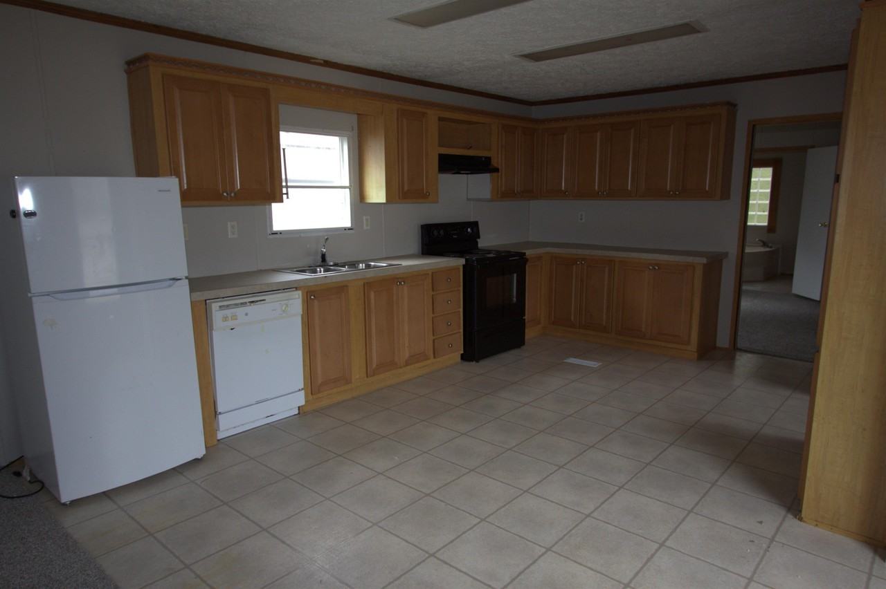 357 S Main St - Photo 4 of 9