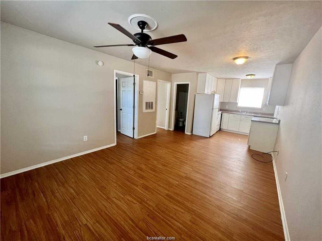 2402 Jaguar Dr #B - Photo 3 of 10
