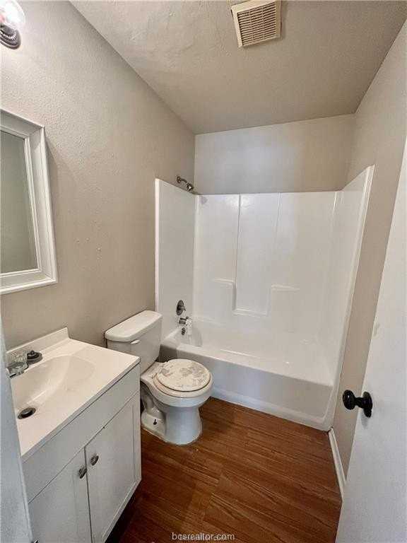 2402 Jaguar Dr #B - Photo 6 of 10