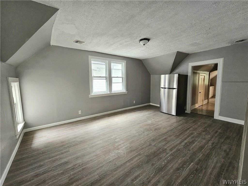 102 17th St - Photo 3 of 9