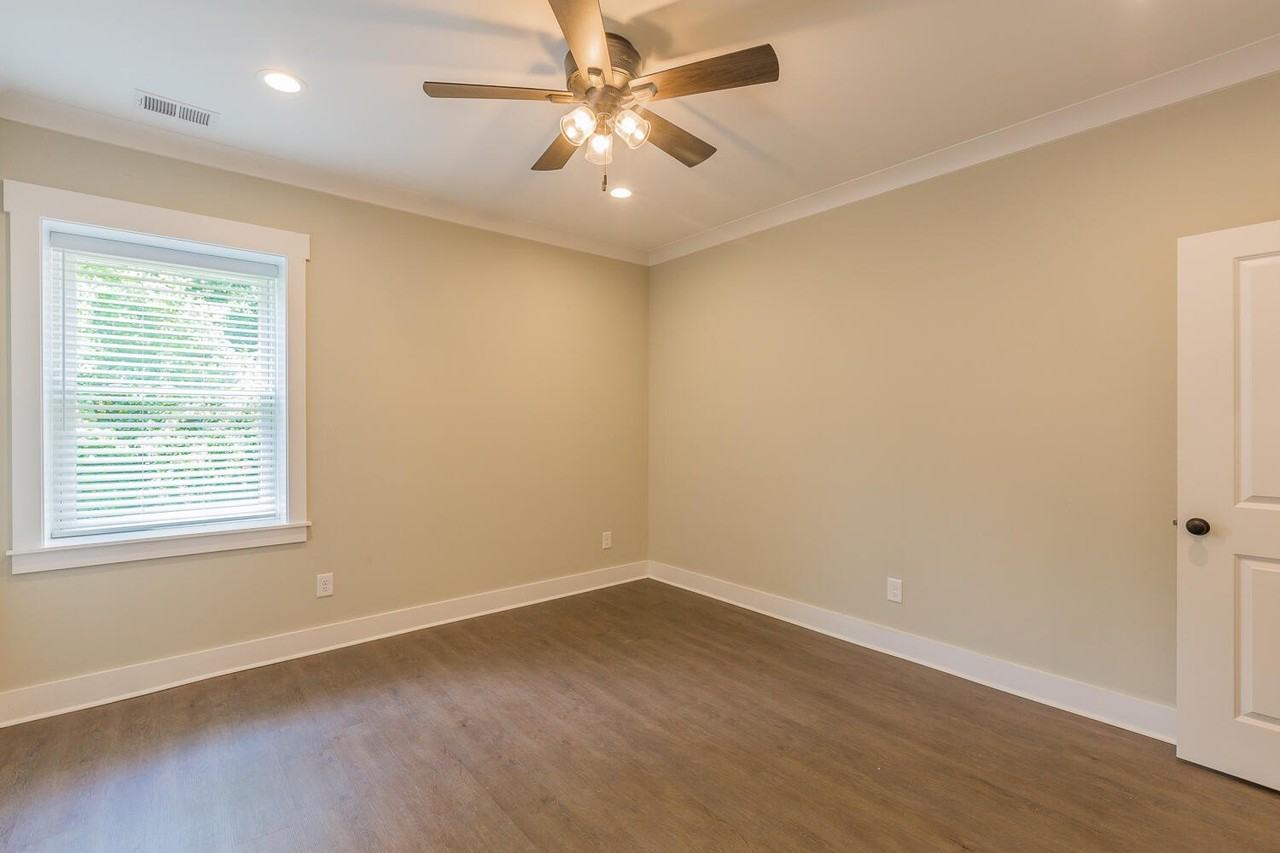 4204 Saint Elmo Ave - Photo 6 of 19