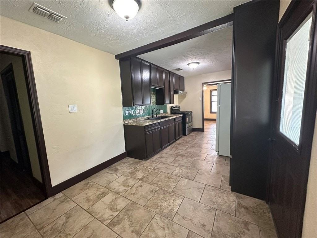 1012 Memorial Pkwy - Photo 6 of 18