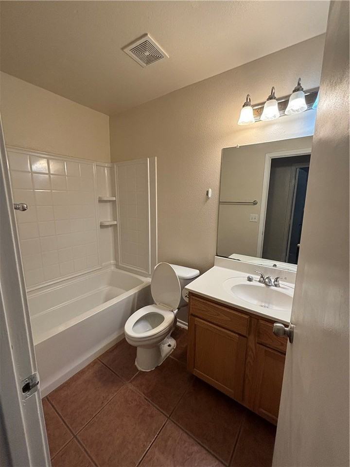 1006 Livermore St - Photo 5 of 10
