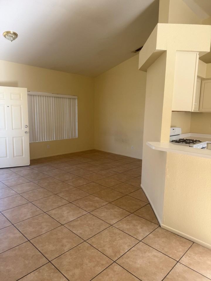 44313 Larrea St - Photo 3 of 10