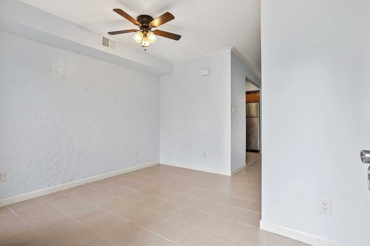 115 Beechnut St Apt A3 - Photo 4 of 31