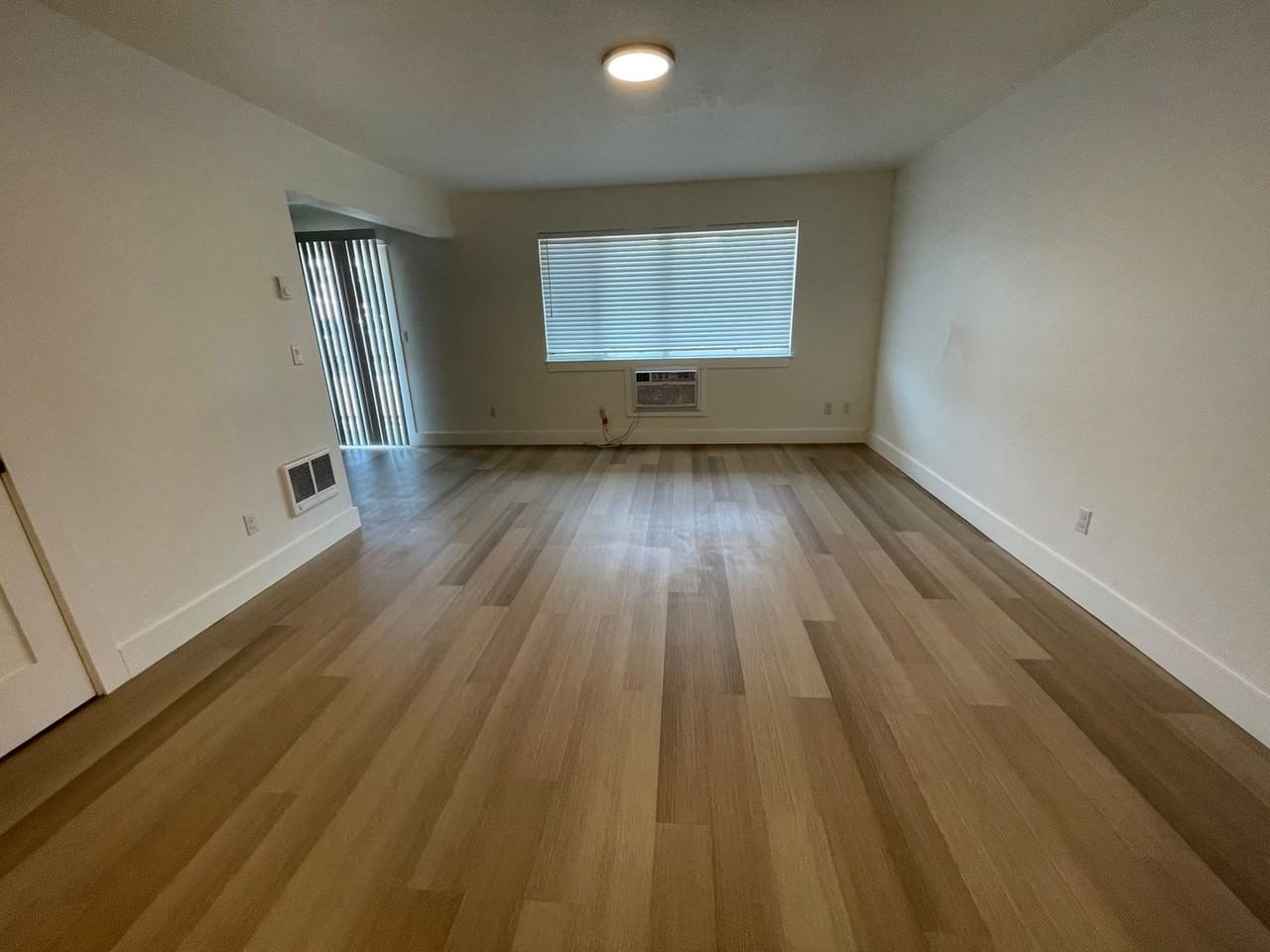 The Courtcrest Apartments - Photo 5 of 36