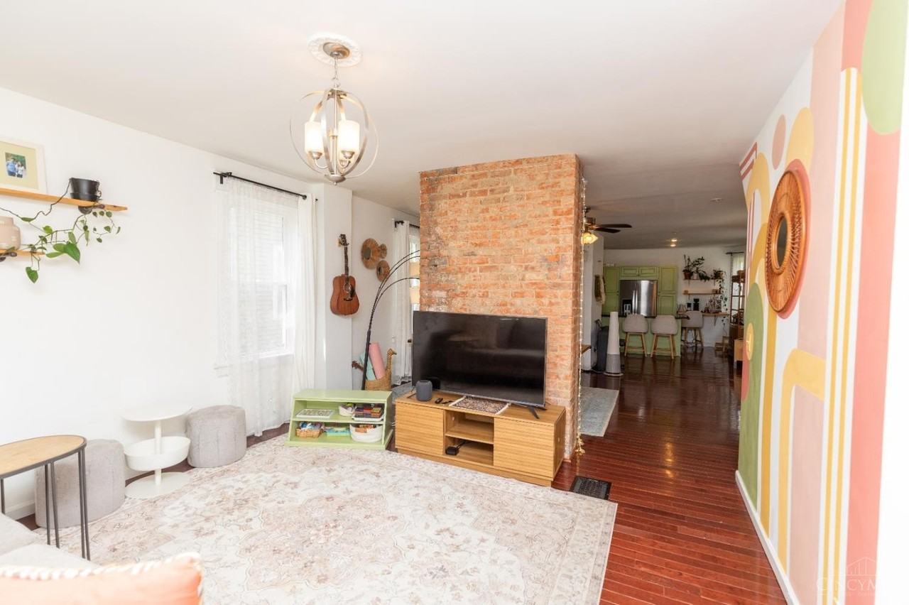 2320 Kenilworth Ave - Photo 3 of 23