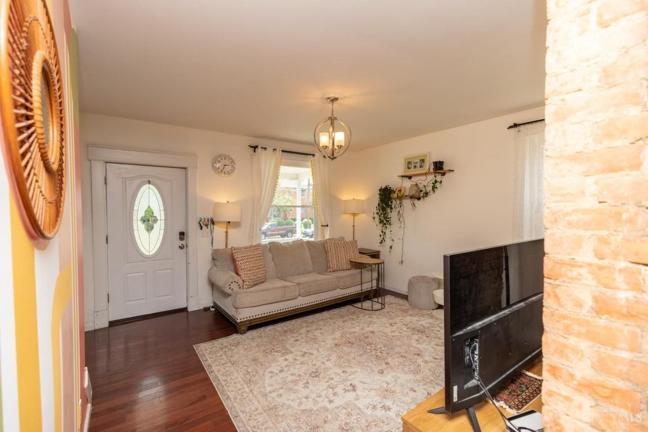 2320 Kenilworth Ave - Photo 5 of 23
