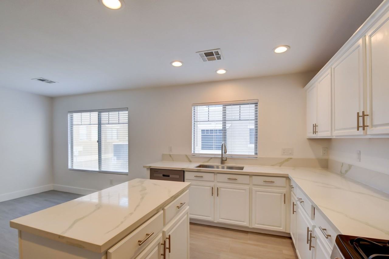 328 Mali Heights Ct - Photo 3 of 41