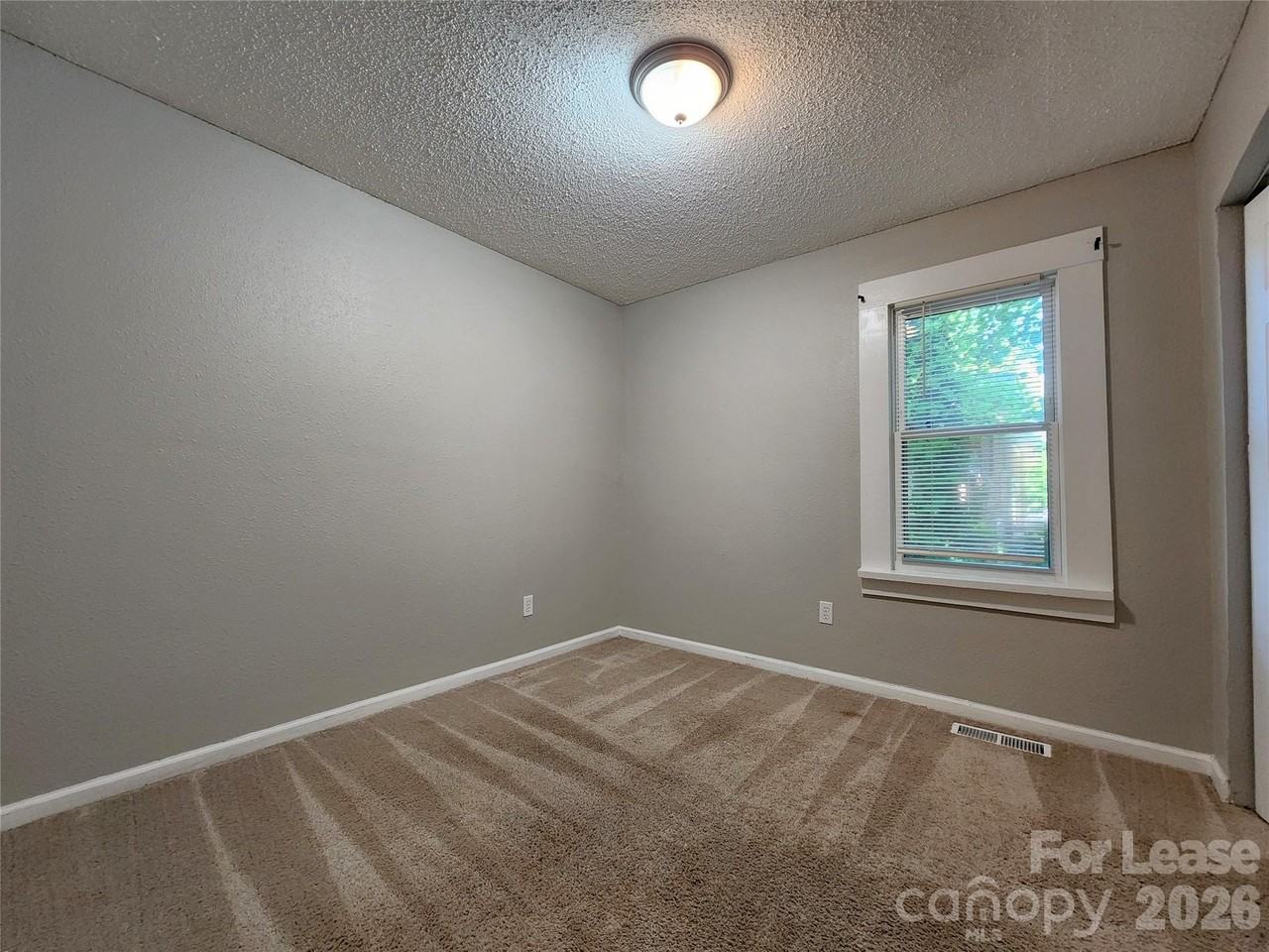 2036 Renner St - Photo 6 of 12
