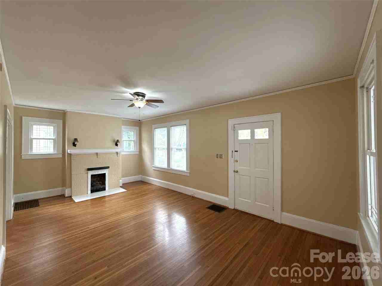 420 N Laurel Ave - Photo 3 of 18