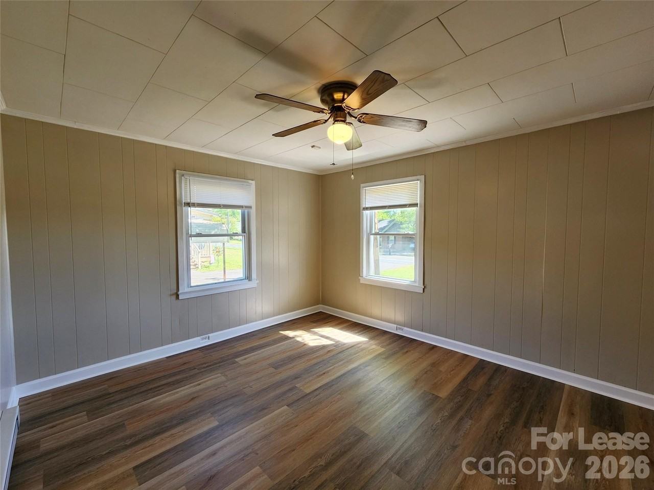 1421 Midlake Rd - Photo 6 of 13