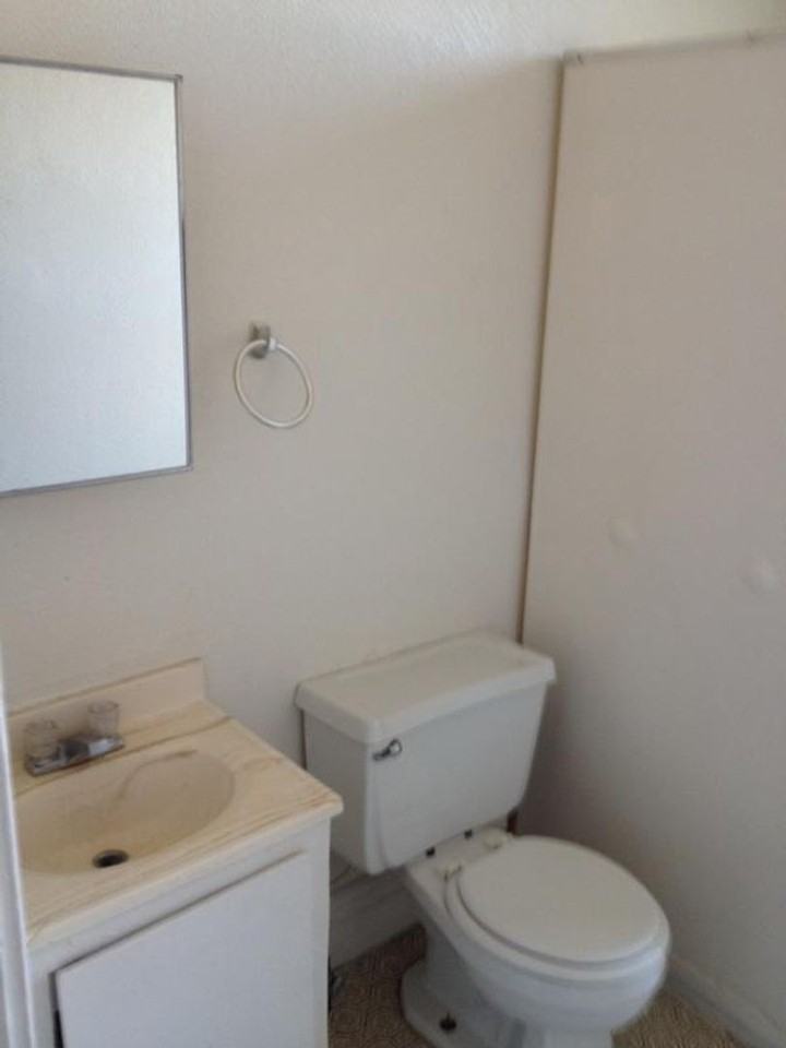 432 W 3rd St #7 - Photo 3 of 8