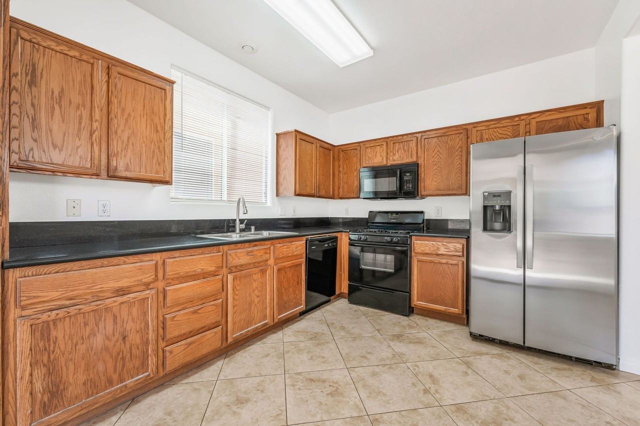 10647 Solar Hawk Ave - Photo 3 of 21