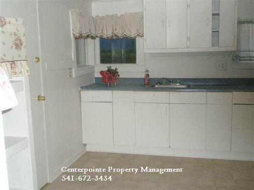 785 Park Hill Ln - Photo 2 of 13